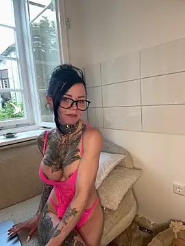 Snapshot of SkinnyLilly chatting on May 2026 06:46:01 PM SkinnyLilly online show from May 2026 06:46:01 PM