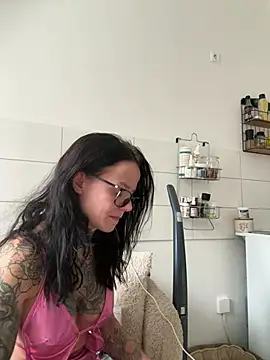 Snapshot of SkinnyLilly chatting on July 2026 04:57:01 PM SkinnyLilly online show from July 2026 04:57:01 PM