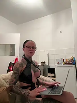 Snapshot of SkinnyLilly chatting on July 2026 08:48:02 PM SkinnyLilly online show from July 2026 08:48:02 PM