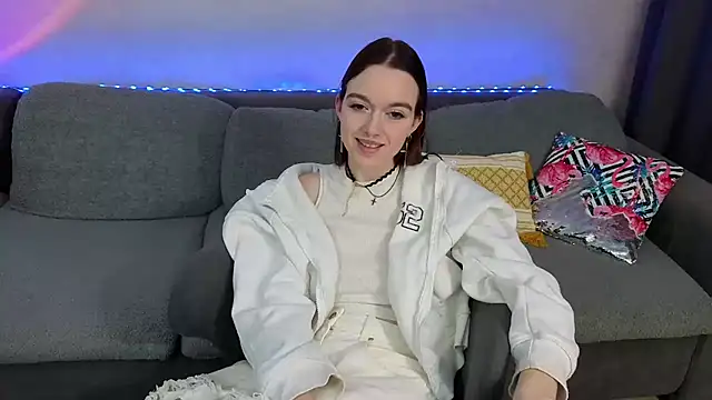 Snapshot of SunyLily chatting on May 2026 06:40:02 AM SunyLily online show from May 2026 06:40:02 AM