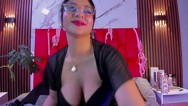 Snapshot of Dianna-Rosse chatting on May 2026 04:15:02 PM Dianna-Rosse online show from May 2026 04:15:02 PM