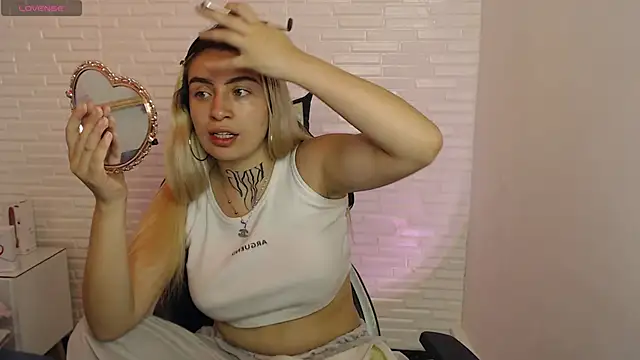 Tamaraa velez online show from March 2026 09:21:01 PM