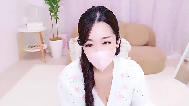 Snapshot of YURIKAsan_ chatting on April 2026 02:01:02 PM YURIKAsan online show from April 2026 02:01:02 PM