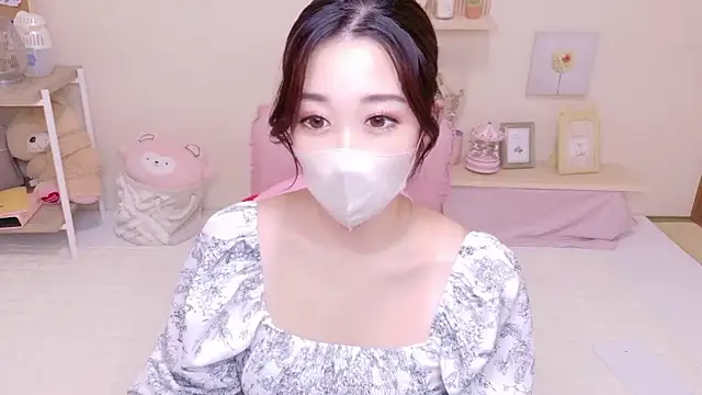 Snapshot of YURIKAsan_ chatting on May 2026 11:39:02 AM YURIKAsan online show from May 2026 11:39:02 AM