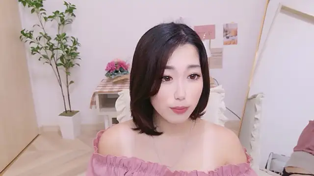 Snapshot of YURIKAsan_ chatting on May 2026 12:24:01 PM YURIKAsan online show from May 2026 12:24:01 PM