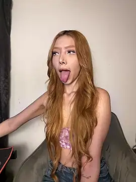 Snapshot of Suki_3 chatting on May 2026 01:25:02 AM Suki 3 online show from May 2026 01:25:02 AM
