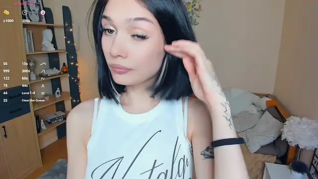 LynnCiprian online show from April 2026 08:04:02 PM