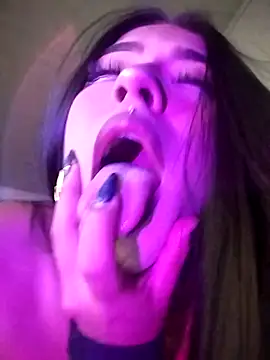 caticaasquiirt  online show from March 2026 10:38:01 PM