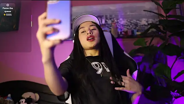 Danaa Rousee  online show from March 2026 08:47:01 PM