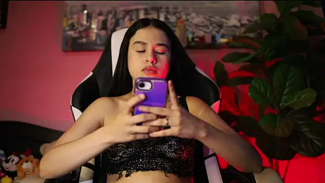 Danaa Rousee  online show from March 2026 07:39:01 PM