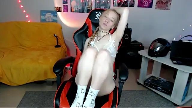 Snapshot of Nica_Kawaii chatting on July 2026 02:04:01 PM Nica Kawaii online show from July 2026 02:04:01 PM