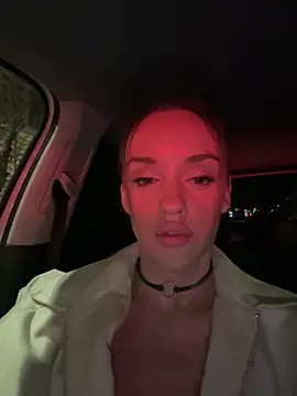KatieCutieXooo online show from March 2026 06:01:01 PM
