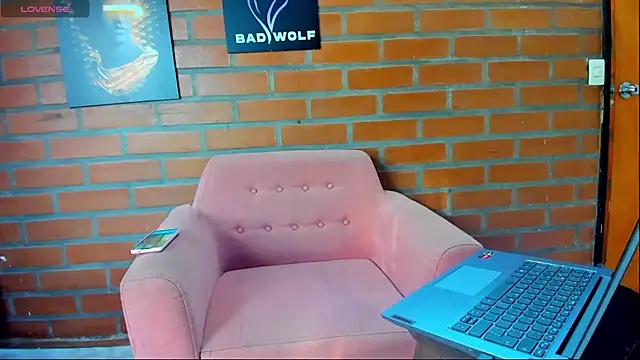 Badwolf818  online show from April 2026 12:18:01 PM