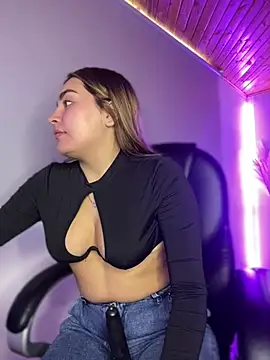 Issa pinkk online show from April 2026 08:43:01 PM