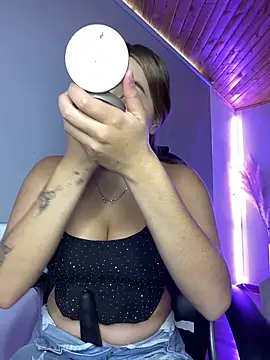 Issa pinkk online show from April 2026 07:50:02 PM