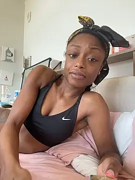 Snapshot of Princessssbby chatting on May 2026 02:33:02 PM Princessssbby online show from May 2026 02:33:02 PM