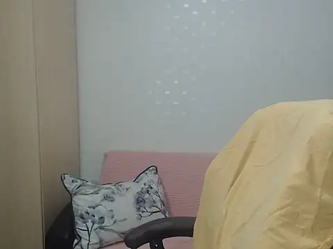 Snapshot of BlondEagleMuscle chatting on May 2026 06:46:01 PM BlondEagleMuscle online show from May 2026 06:46:01 PM