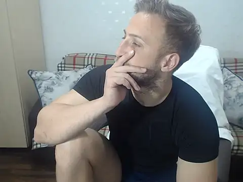 Snapshot of BlondEagleMuscle chatting on June 2026 06:21:02 PM BlondEagleMuscle online show from June 2026 06:21:02 PM