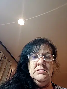 Snapshot of DearestOregano9999 chatting on April 2026 04:31:01 AM DearestOregano9999 online show from April 2026 04:31:01 AM