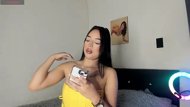 Snapshot of AnthonellaSweet_ chatting on April 2026 03:33:02 AM AnthonellaSweet online show from April 2026 03:33:02 AM