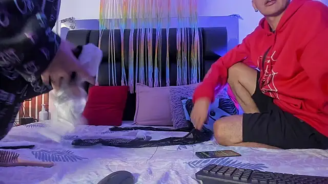 dalhia and hades online show from April 2026 12:58:02 PM