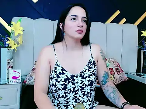 Snapshot of IsadoraSmit chatting on May 2026 12:32:02 PM IsadoraSmit online show from May 2026 12:32:02 PM