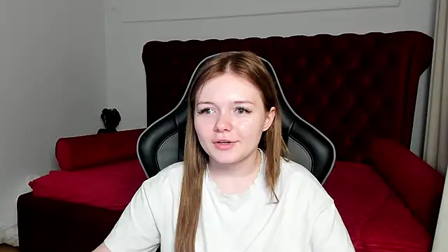 Snapshot of ElinaVale chatting on June 2026 12:32:02 AM ElinaVale online show from June 2026 12:32:02 AM