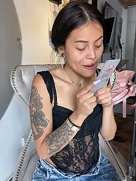 Cloe pink1 online show from March 2026 01:49:01 PM