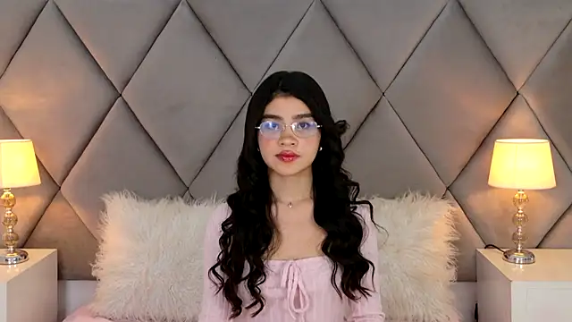 Snapshot of OliviaDiaz chatting on May 2026 08:05:01 PM OliviaDiaz online show from May 2026 08:05:01 PM