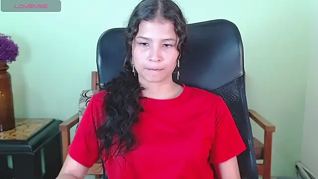 Snapshot of ChalonVera chatting on April 2026 08:21:01 PM ChalonVera online show from April 2026 08:21:01 PM