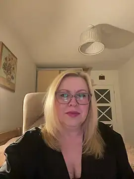 JanieLight53 online show from April 2026 07:05:02 PM