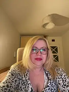 JanieLight53 online show from June 2026 10:12:02 PM