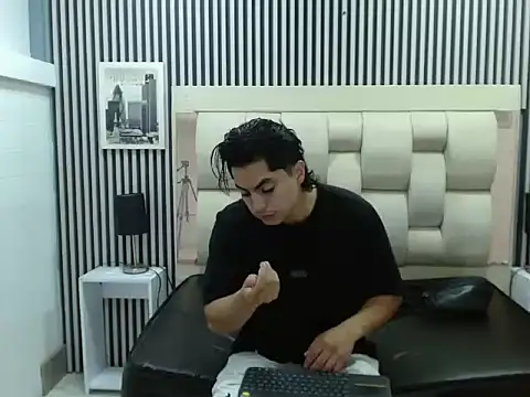 Alex Wolft online show from March 2026 12:27:02 PM