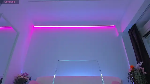 ScarletFlameee online show from April 2026 07:44:01 PM