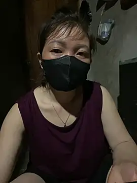 Snapshot of Bling-pusy chatting on June 2026 01:35:01 PM Bling-pusy online show from June 2026 01:35:01 PM