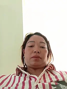 Snapshot of Yellow-pink chatting on July 2026 05:04:01 AM Yellow-pink online show from July 2026 05:04:01 AM