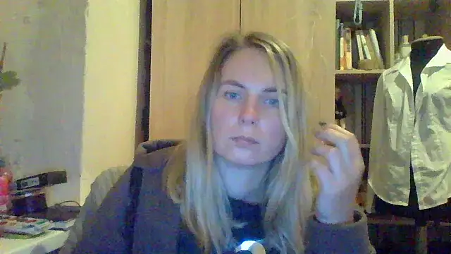 Mollie365 online show from April 2026 05:32:01 PM