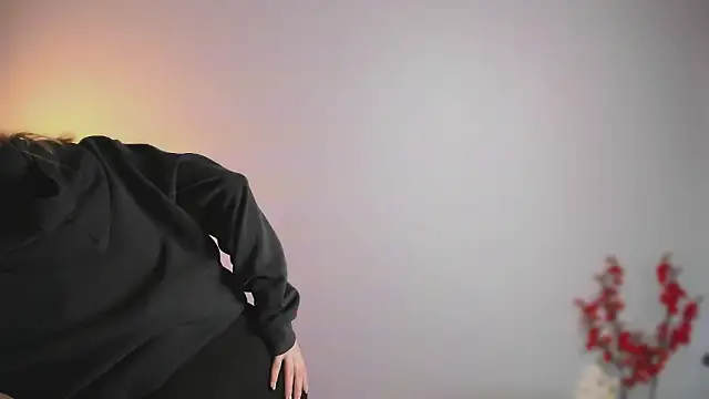 August female online show from March 2026 02:01:01 PM