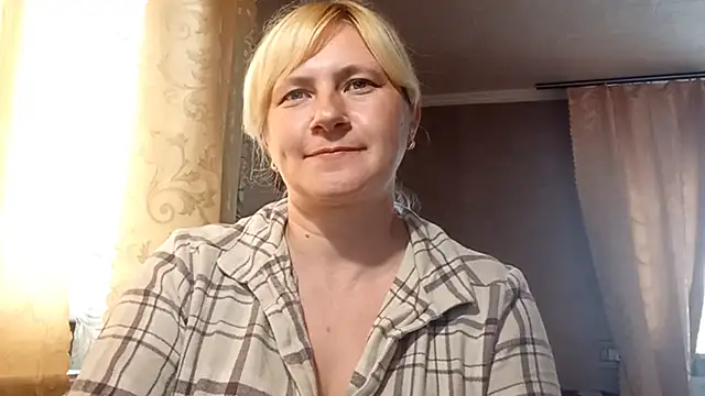 Snapshot of DiamondLady555 chatting on May 2026 10:22:01 AM DiamondLady555 online show from May 2026 10:22:01 AM