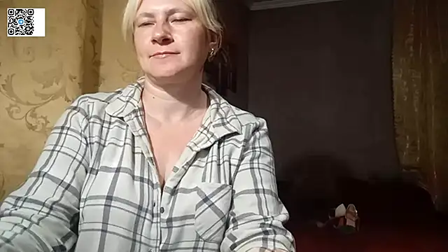 Snapshot of DiamondLady555 chatting on June 2026 07:05:01 PM DiamondLady555 online show from June 2026 07:05:01 PM