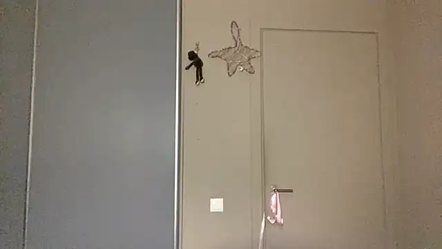 JonnaSzerszen online show from April 2026 05:23:01 PM