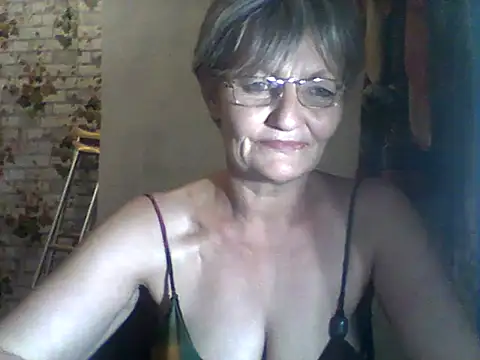 Snapshot of NikaGold455 chatting on March 2026 10:21:02 PM NikaGold455 online show from March 2026 10:21:02 PM