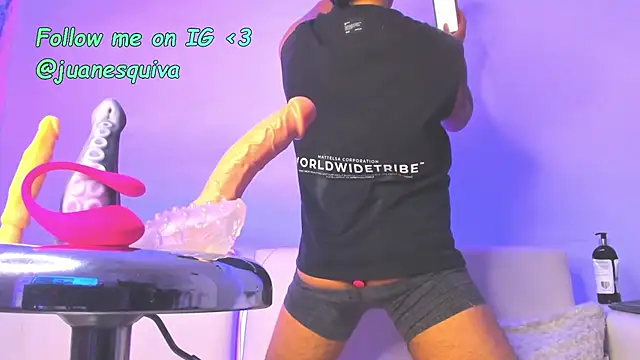 Snapshot of ThomasThundr chatting on April 2026 05:32:02 AM ThomasThundr online show from April 2026 05:32:02 AM