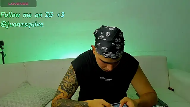 Snapshot of ThomasThundr chatting on April 2026 04:59:01 AM ThomasThundr online show from April 2026 04:59:01 AM