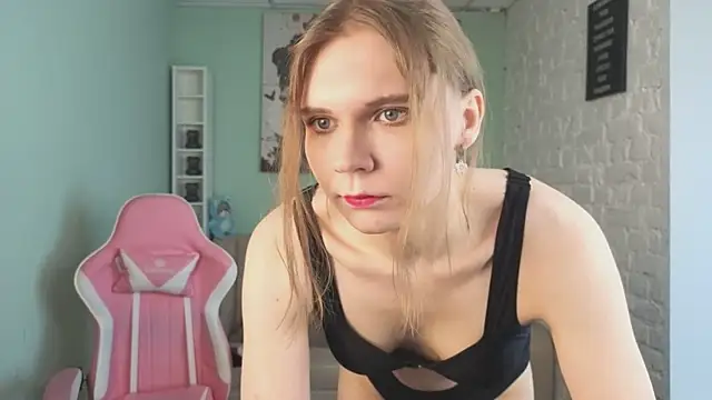 LoralAvery online show from April 2026 06:38:01 AM