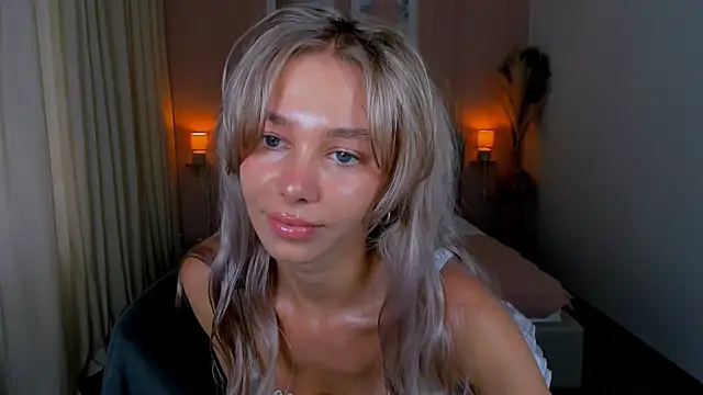 Snapshot of LuluAlis chatting on May 2026 01:28:02 PM LuluAlis online show from May 2026 01:28:02 PM