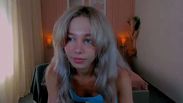 Snapshot of LuluAlis chatting on May 2026 01:51:01 PM LuluAlis online show from May 2026 01:51:01 PM