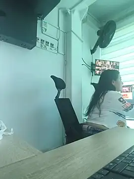 Snapshot of Scarlet_Passion chatting on May 2026 02:43:01 PM Scarlet Passion online show from May 2026 02:43:01 PM