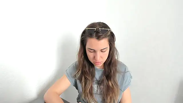 summmmersky1 online show from April 2026 08:47:01 AM