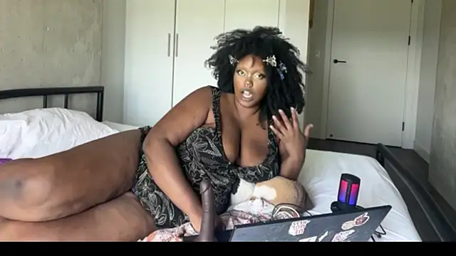 Snapshot of juicy_janet chatting on July 2026 05:44:02 PM juicy janet online show from July 2026 05:44:02 PM